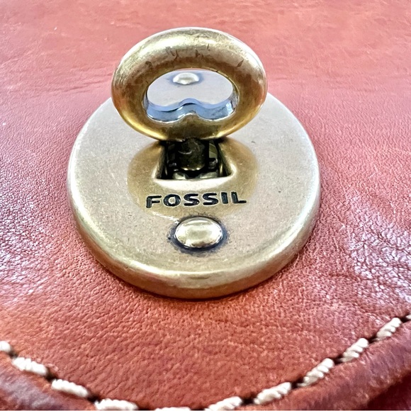 Fossil Leather Purse - Picture 3 of 9